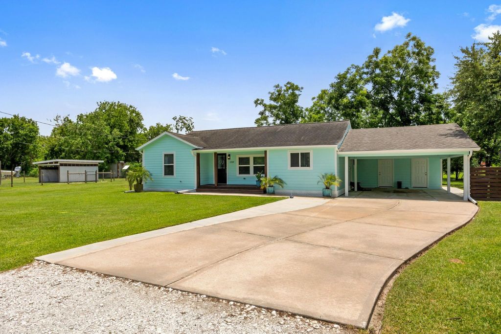 Photo of 5709 David Street, Dickinson, TX 77539 (MLS # 22195305)