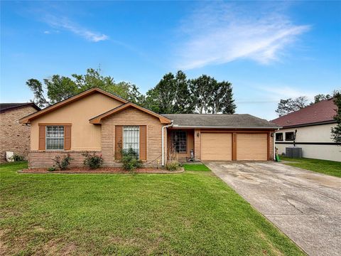 Photo of 5223 Heathercrest Street, Houston, TX 77045 (MLS # 7665417)