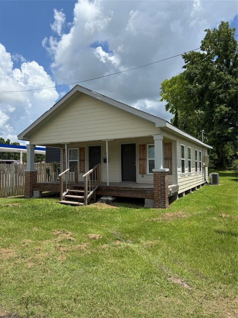 Photo of 108 W Dallas Street, Cleveland, TX 77327 (MLS # 80547489)