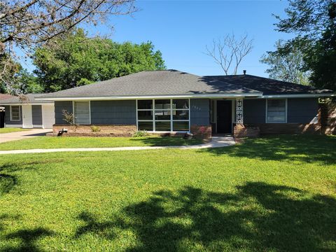 Photo of 7803 Broadview Drive, Houston, TX 77061 (MLS # 61967365)