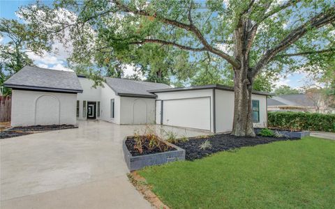 Photo of 10300 Mayfield Road, Houston, TX 77043 (MLS # 73397821)