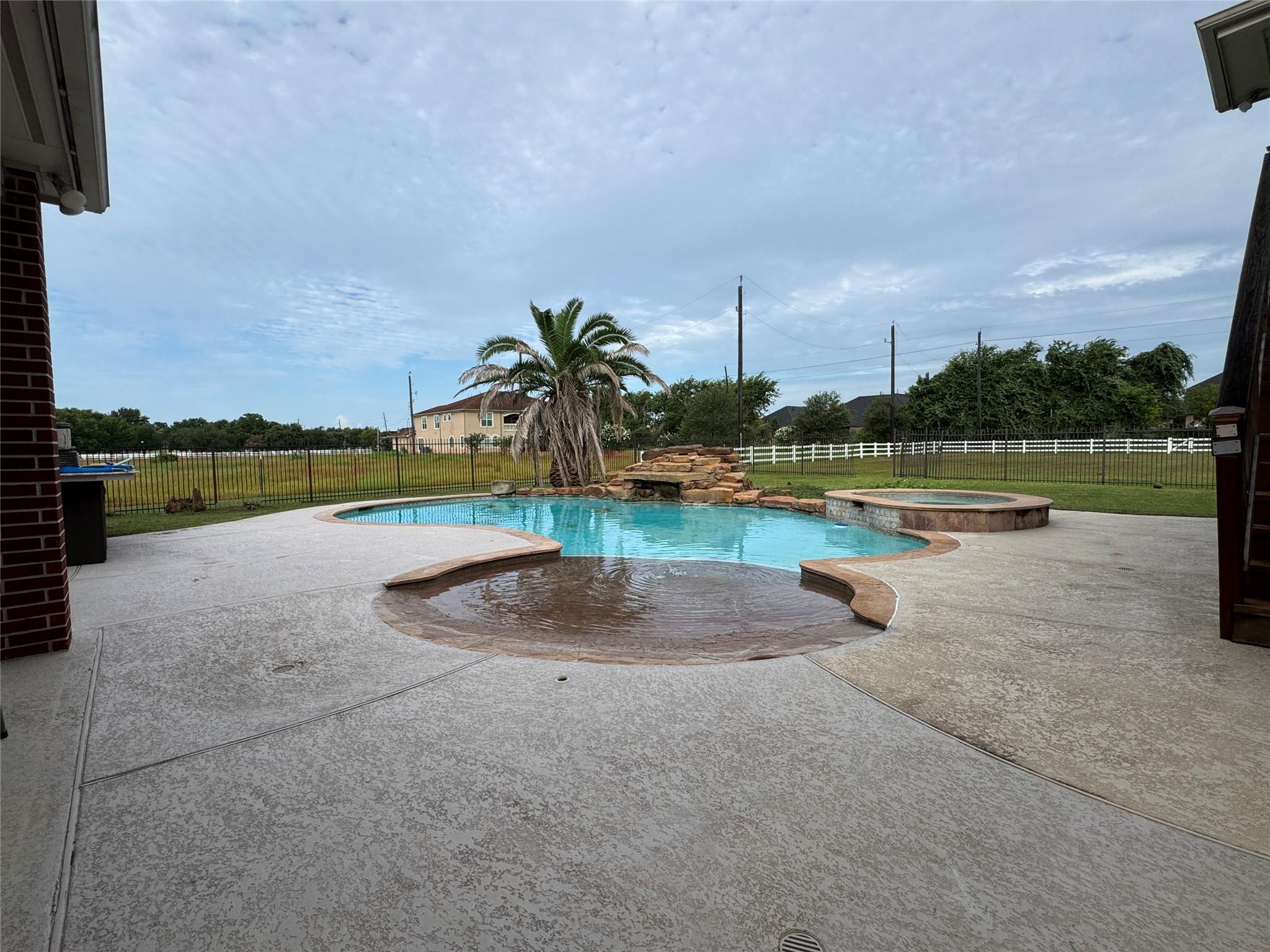 5519 Bridlewood Drive