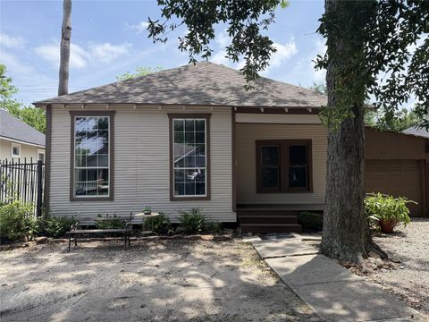 Photo of 1418 Yale Street, Houston, TX 77008 (MLS # 52563894)