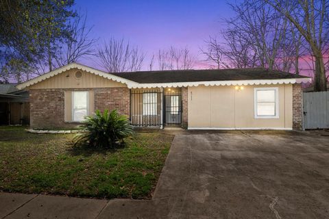 Photo of 4711 Beechaven Street, Houston, TX 77053 (MLS # 38892589)