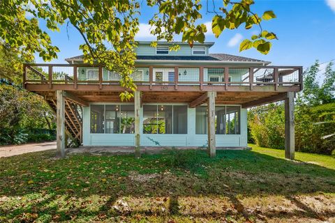 Photo of 180 Grove Road, Kemah, TX 77565 (MLS # 41996120)