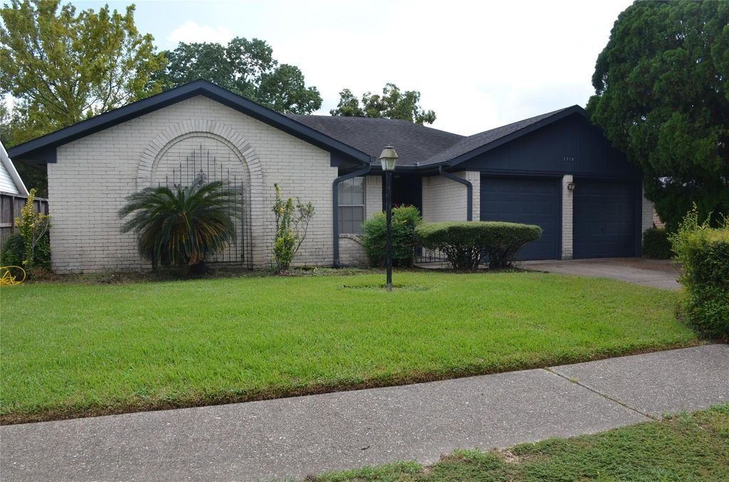 Photo of 1910 Tulsa Street, Deer Park, TX 77536 (MLS # 68362312)