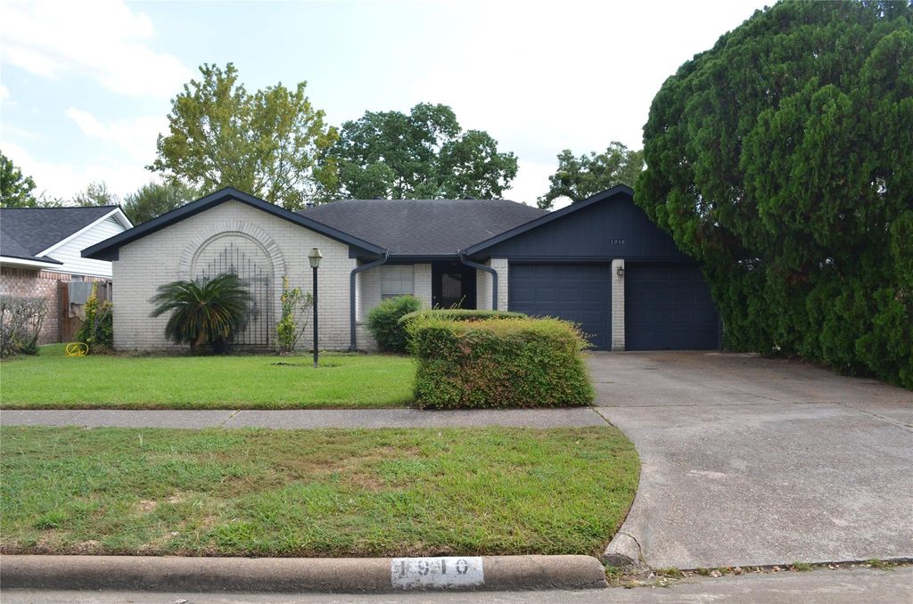 Photo of 1910 Tulsa Street, Deer Park, TX 77536 (MLS # 68362312)