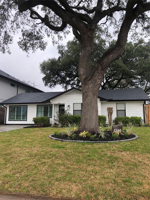 Photo of 1346 Chantilly Lane, Houston, TX 77018 (MLS # 47322724)