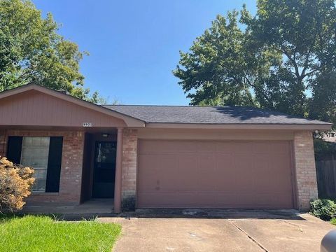Photo of 9903 Kent Towne Lane, Sugar Land, TX 77498 (MLS # 28689711)