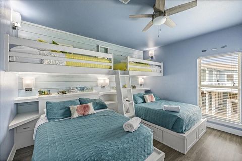 Photo of 931 Tidelands Drive, Crystal Beach, TX 77650 (MLS # 82227871)