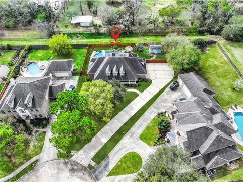 18 Falling Leaf Court Friendswood TX 77546