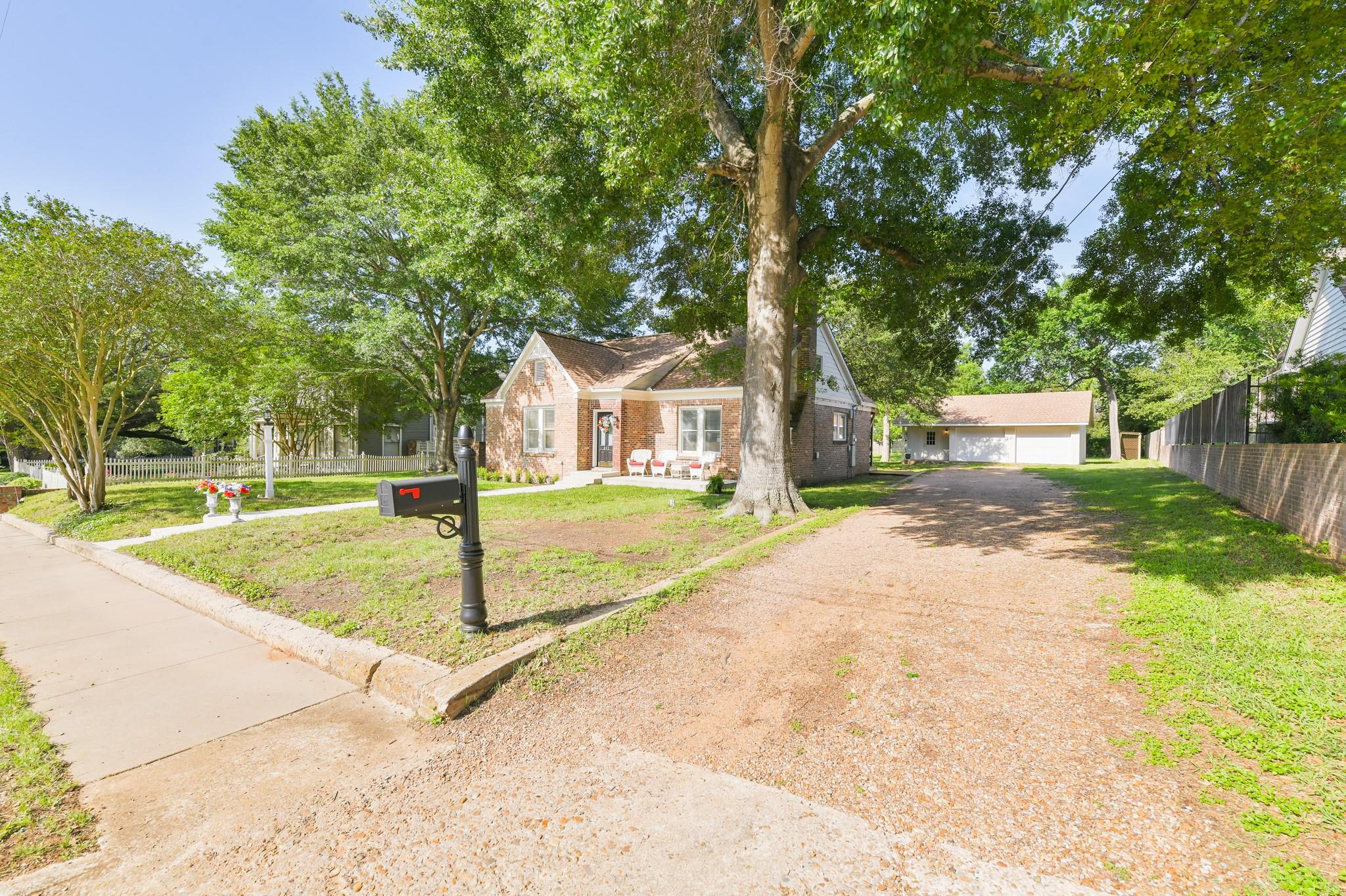 802 S Day Street