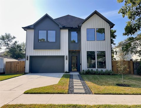 Photo of 1741 Chippendale Road, Houston, TX 77018 (MLS # 22241061)