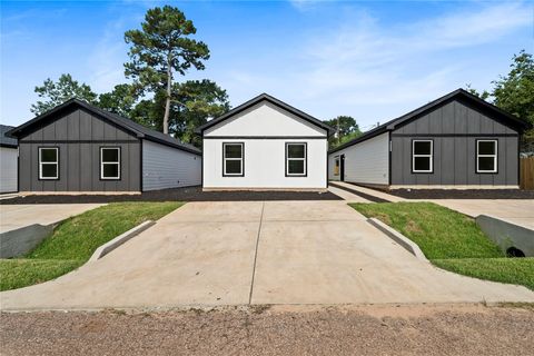 11561 Persimmon Street Willis TX 77318