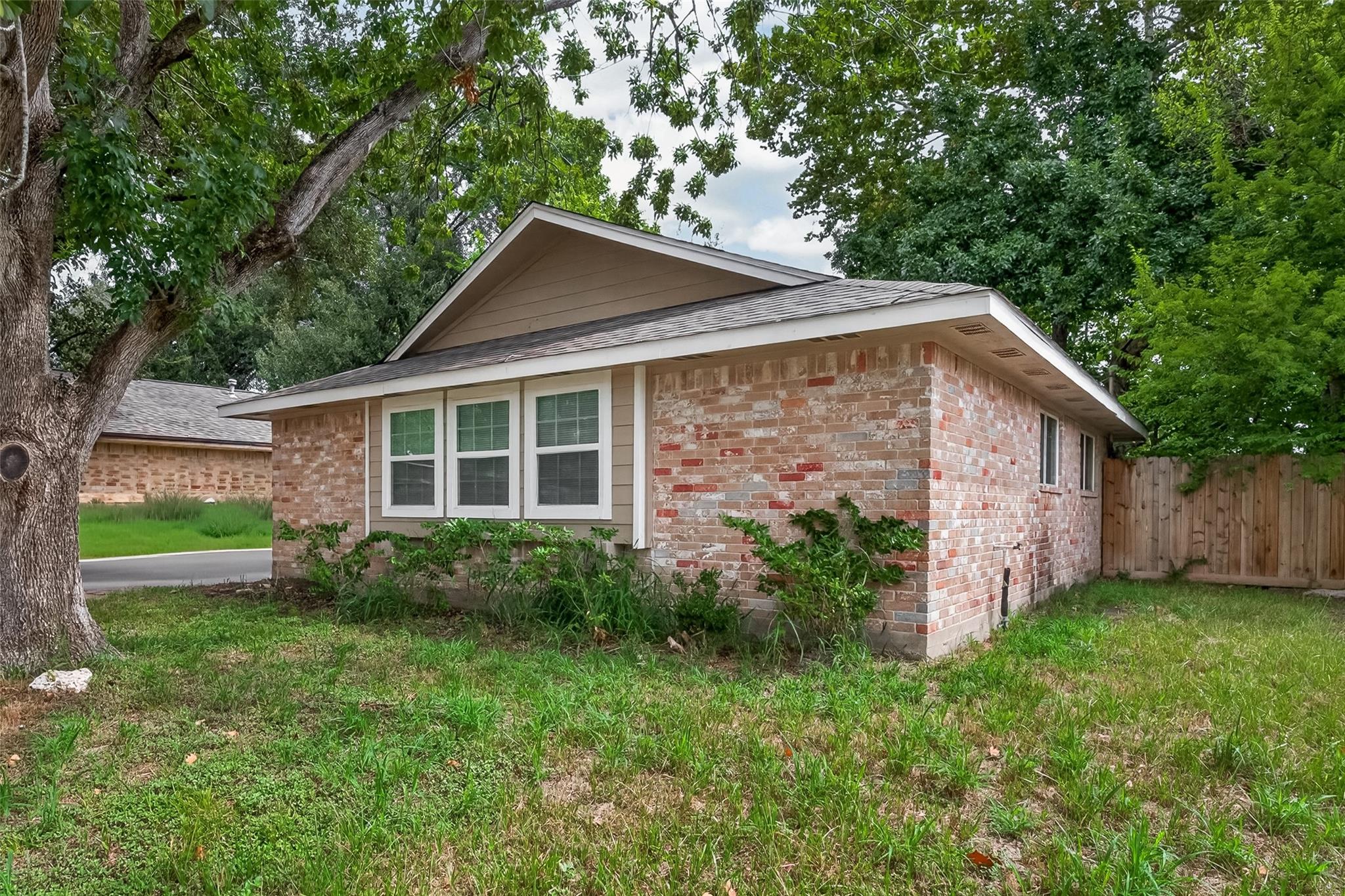 5022 Castlecreek Lane