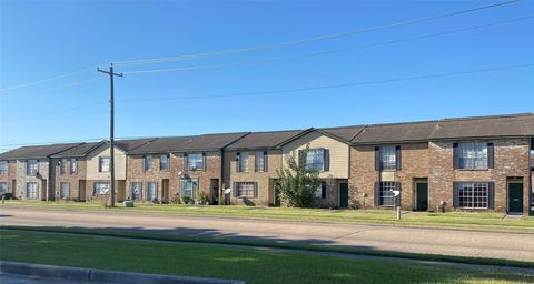 Photo of 101 E Hospital Drive #10, Angleton, TX 77515 (MLS # 76429089)