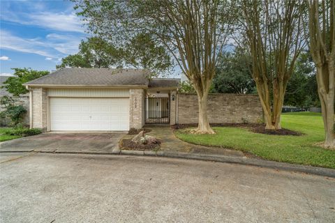 Photo of 1702 Plumbwood Way, Houston, TX 77058 (MLS # 10695495)