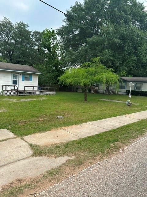 Photo of 410 Paddock St, Willis, TX 77378 (MLS # 48765652)