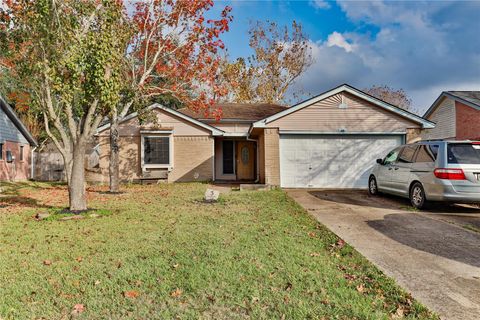 Photo of 3 Ranch House Loop, Angleton, TX 77515 (MLS # 12269768)