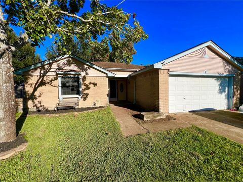 Photo of 3 Ranch House Loop, Angleton, TX 77515 (MLS # 12269768)