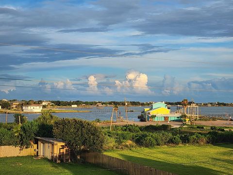 Photo of 1026 20th Street, Dickinson, TX 77539 (MLS # 10388653)