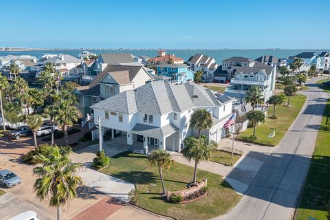 Photo of 923 Short Reach Drive, Tiki Island, TX 77554 (MLS # 13658829)