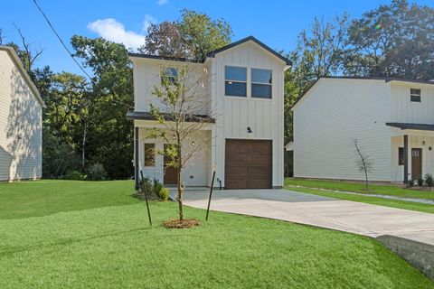 Photo of 1007 Spokane River Road, Conroe, TX 77316 (MLS # 48917414)