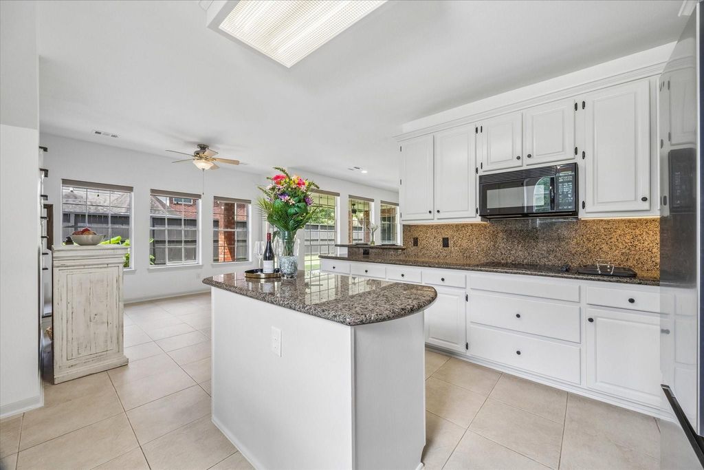 Photo of 831 Live Oak Lane, Seabrook, TX 77586 (MLS # 26391655)