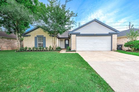 Photo of 3411 E Heatherock Circle, Sugar Land, TX 77479 (MLS # 93239817)