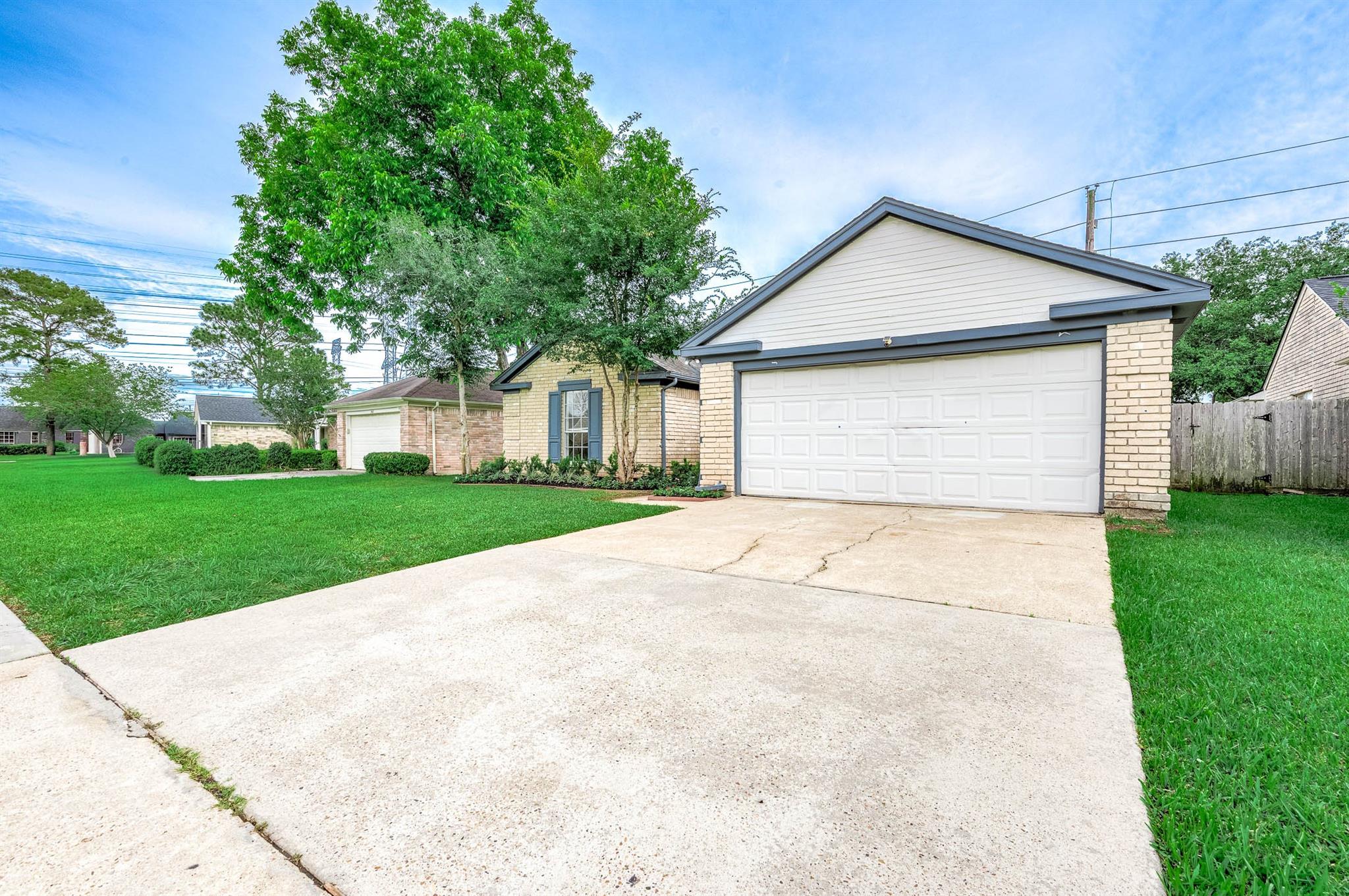 3411 E Heatherock Circle