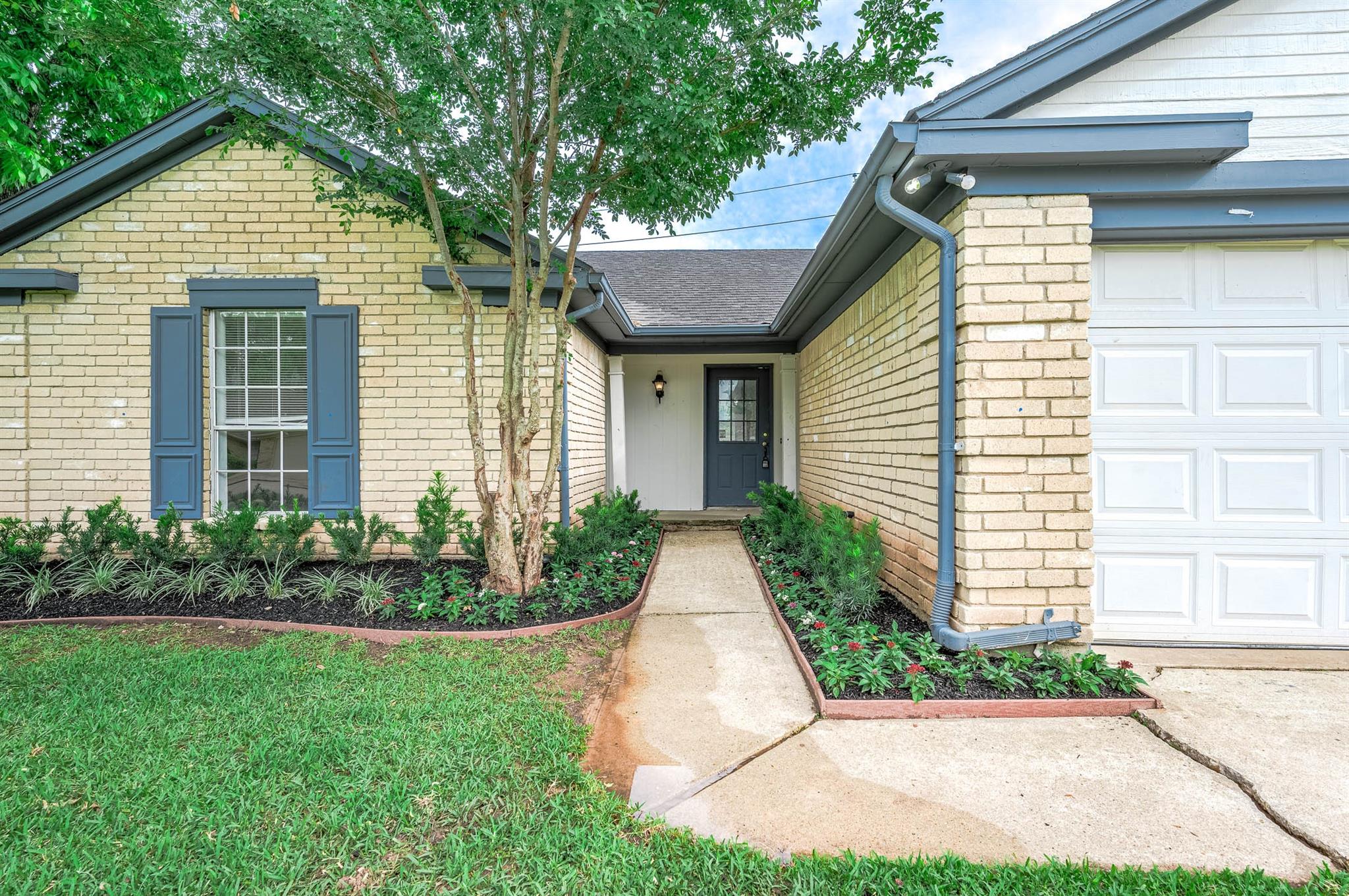 3411 E Heatherock Circle