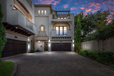 Photo of 2048 W Main Street, Houston, TX 77098 (MLS # 97855404)