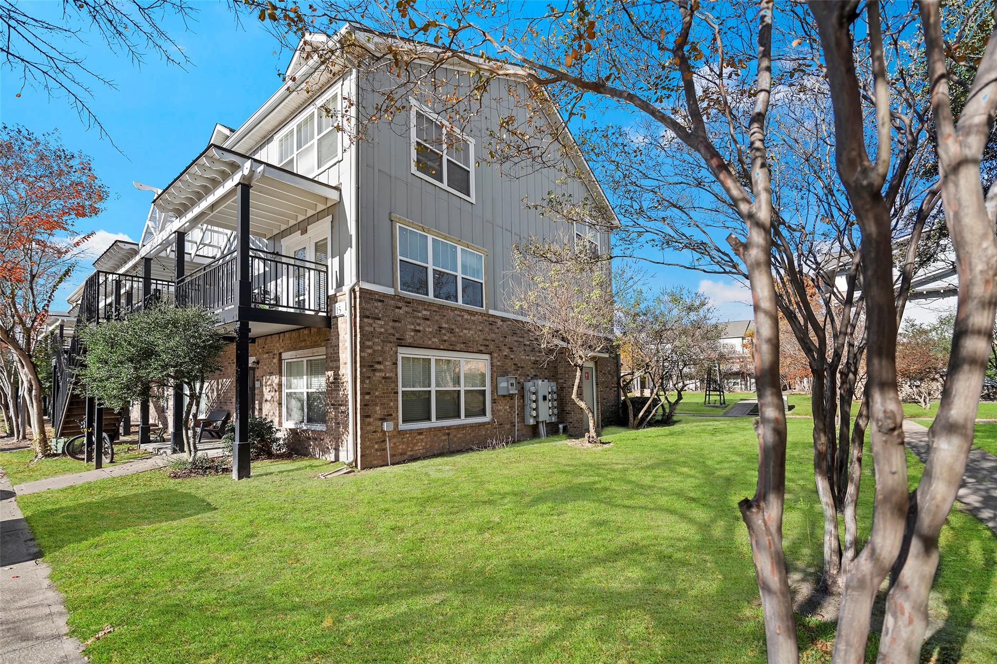 1725 Harvey Mitchell Parkway S 1534