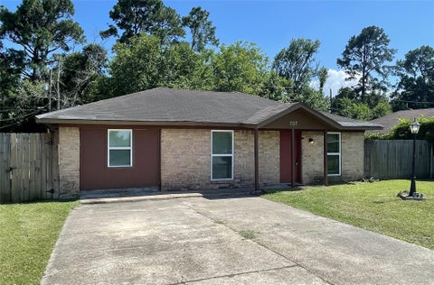 Homes For Sale - 707 Magnolia Avenue<br/> Crosby, TX 77532