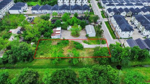 Photo of 1962 Laverne Street, Houston, TX 77080 (MLS # 10476739)