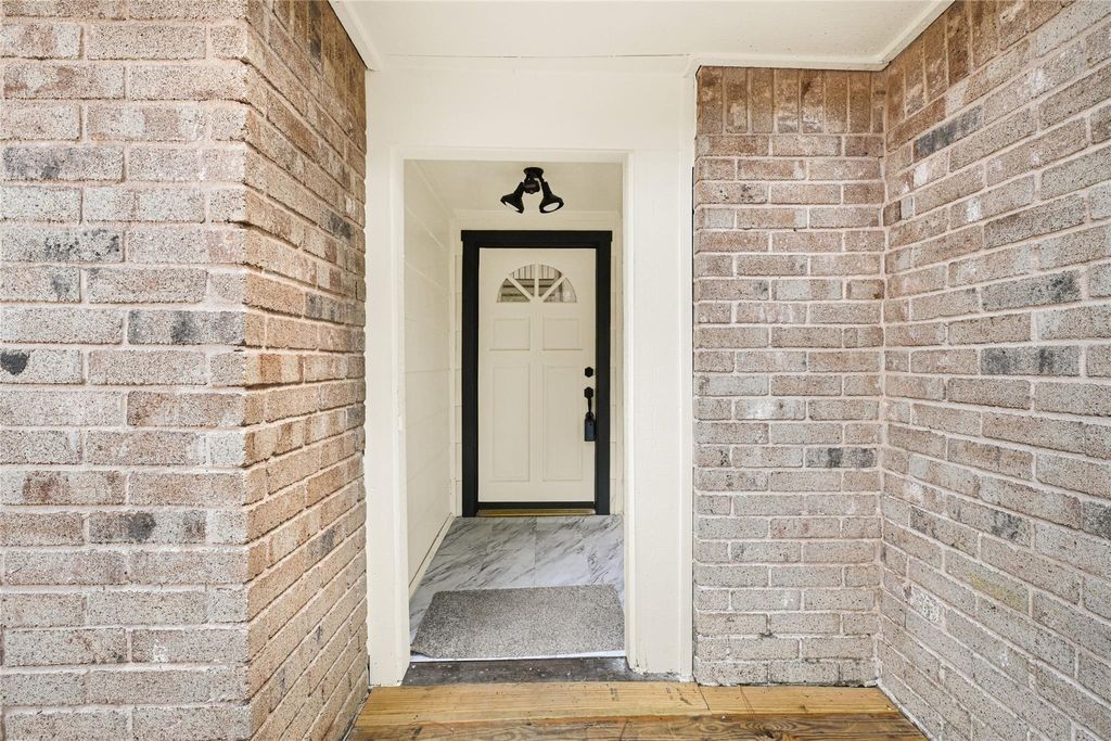 Photo of 4903 Creek Shadows Drive, Houston, TX 77339 (MLS # 71506250)