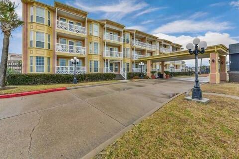 Condo For Sale - 6300 Seawall Boulevard #6208<br/> Galveston, TX 77551