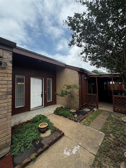 Homes For Rent - 8807 Belle Glen Drive<br/> Harris County, Houston, TX 77099