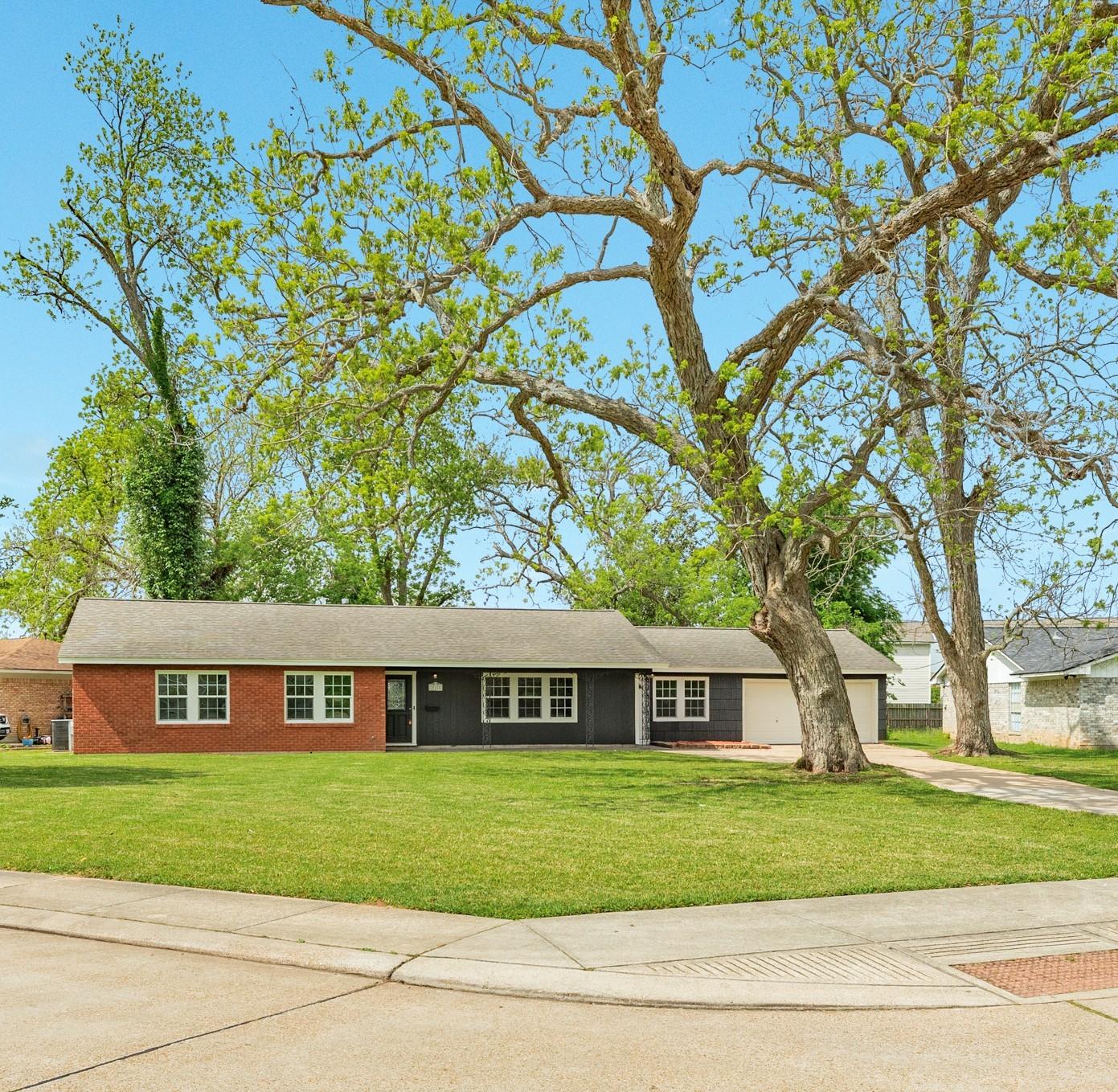 211 Oak Drive