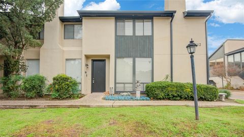 Photo of 1112 Bering Drive #68, Houston, TX 77057 (MLS # 81591185)