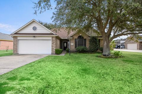 Photo of 12302 Fisher Drive, Mont Belvieu, TX 77523 (MLS # 12287473)