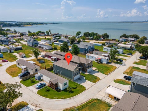 Homes For Sale - 127 Egret Canal<br/> Baytown, TX 77523