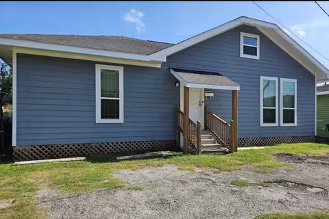 Photo of 4201 Irvington Boulevard, Houston, TX 77009 (MLS # 27054340)