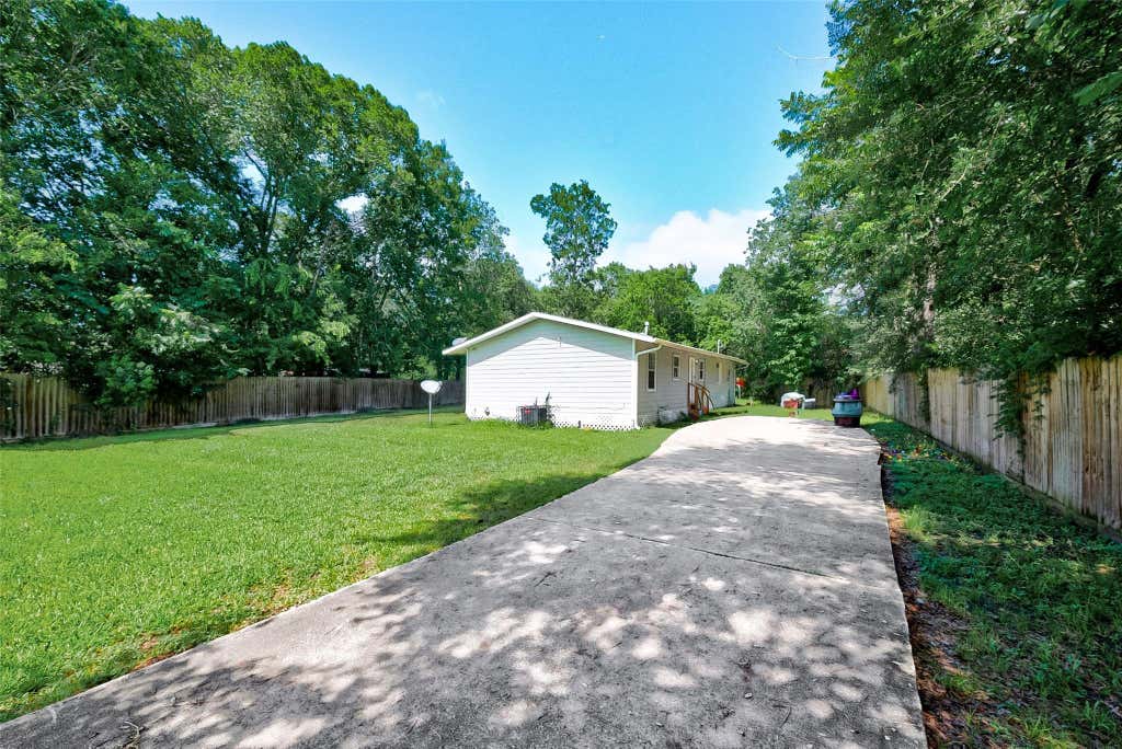 Photo of 13703 Segrest Drive, Houston, TX 77047 (MLS # 514637)