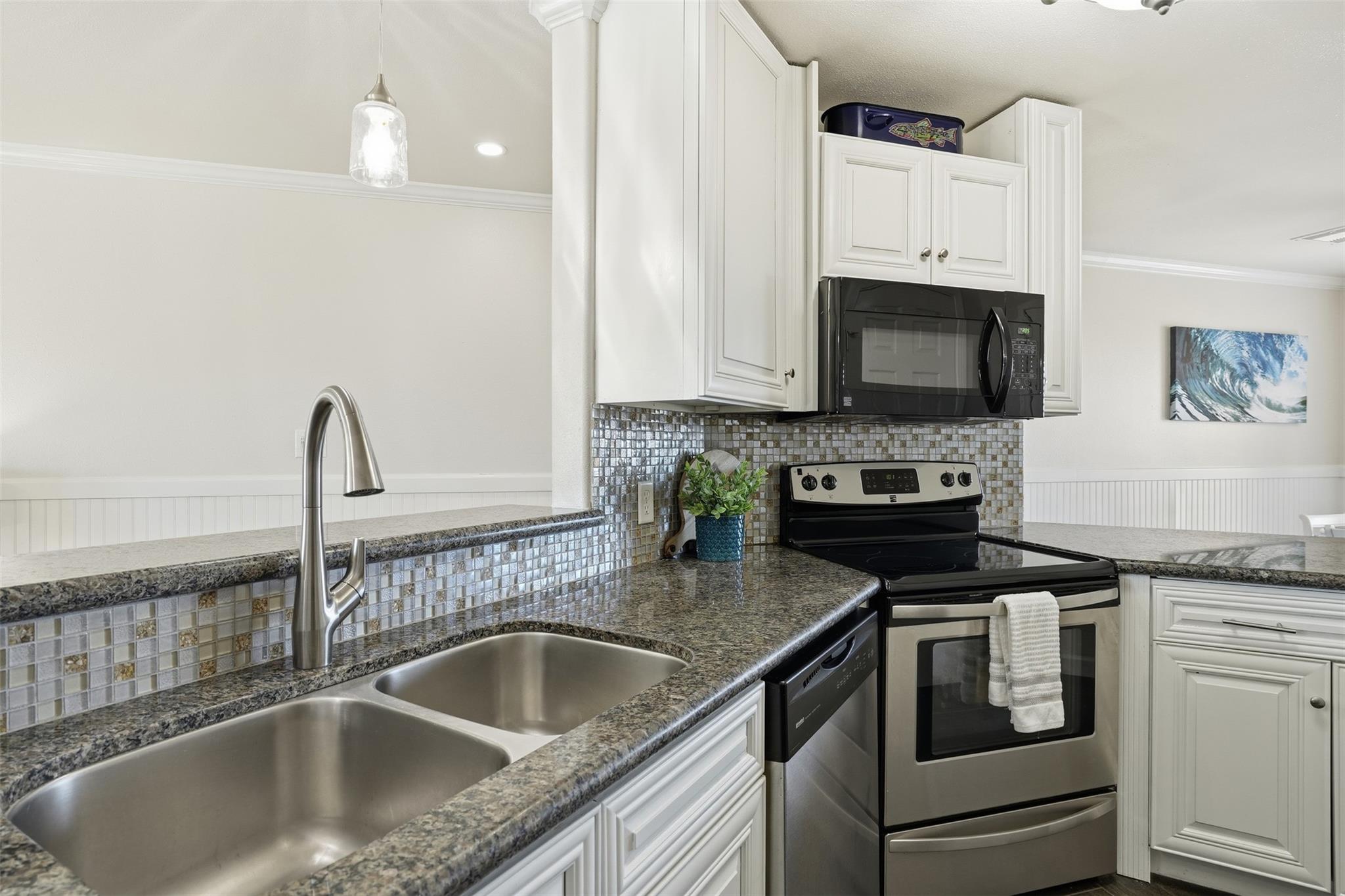 9520 Seawall Boulevard 353