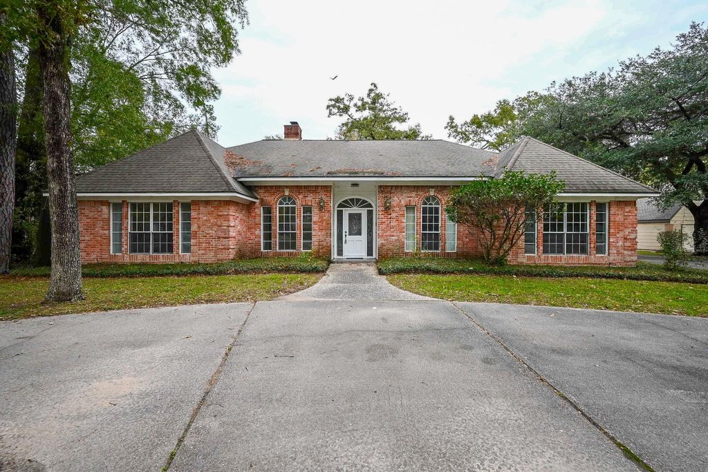 Photo of 2026 Players Path, Houston, TX 77339 (MLS # 70354552)