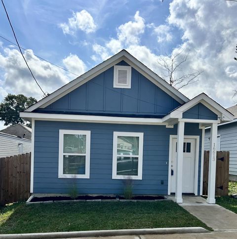 Photo of 16613 E Lynbrook, Montgomery, TX 77316 (MLS # 17014290)