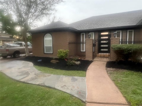 Photo of 7822 Maple Tree Drive, Houston, TX 77088 (MLS # 12952907)