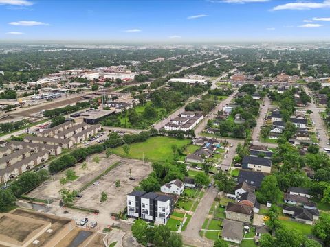 Tiny photo for 1264 Finnigan Street, Houston, TX 77020 (MLS # 42106306)
