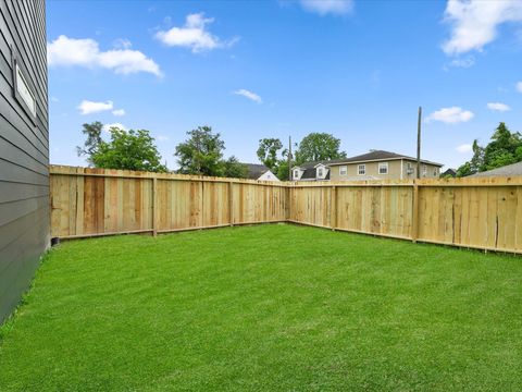 Tiny photo for 1264 Finnigan Street, Houston, TX 77020 (MLS # 42106306)
